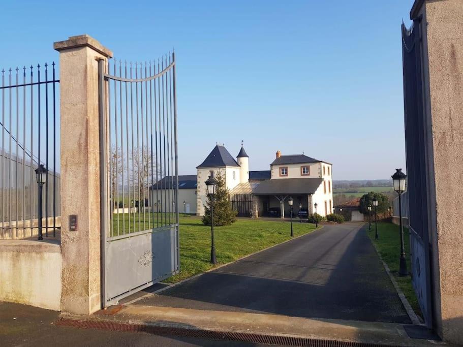 Vila Le Logis Cholet 49300 Lieu Exceptionnel En Famille Ou Amis Mazieres-en-Mauges Exteriér fotografie
